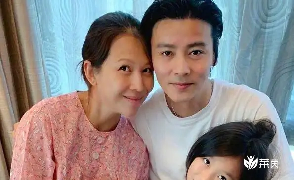 谣言！蔡少芬46岁三胎产子真不是试管，看看多少人蒙在鼓里
