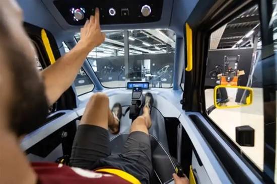 法国推出脚蹬电动三轮车 车速可达120km/h能上高速