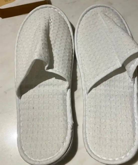 万豪酒店被曝拖鞋回收重复使用 回应：环保考量