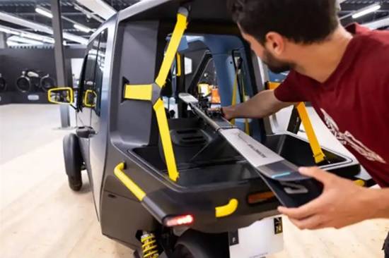 法国推出脚蹬电动三轮车 车速可达120km/h能上高速