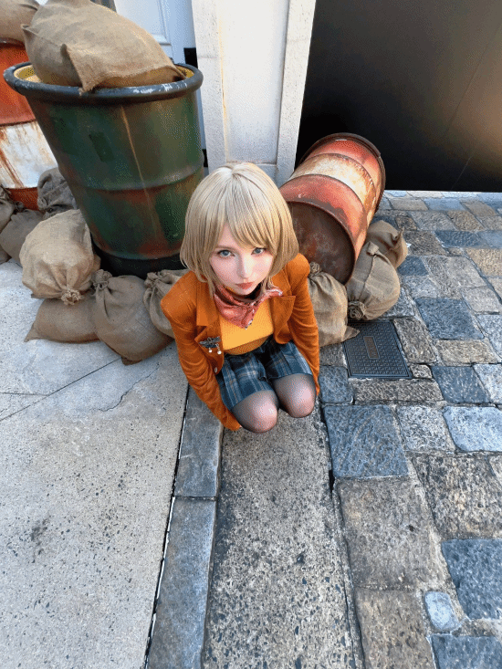 碍事梨体模再COS“自己”：看见木桶必须坐上去！