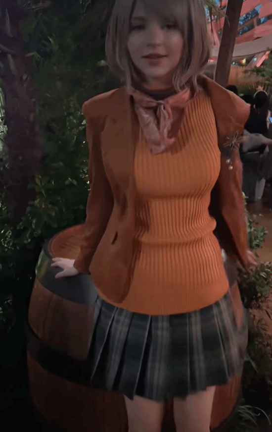 碍事梨体模再COS“自己”：看见木桶必须坐上去！