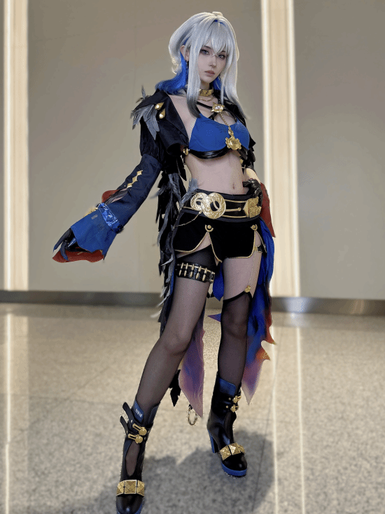 樱花妹cos《寂静岭f》女主：超绝美背 不拔火罐可惜