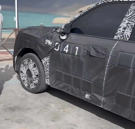 小米重磅新车来了！雷军赴新疆试车 多张谍照曝光