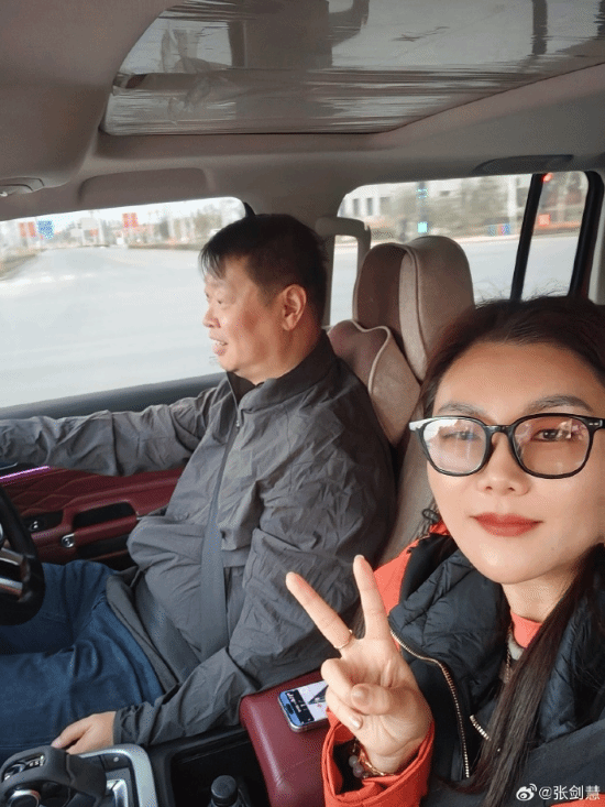 小米重磅新车来了！雷军赴新疆试车 多张谍照曝光