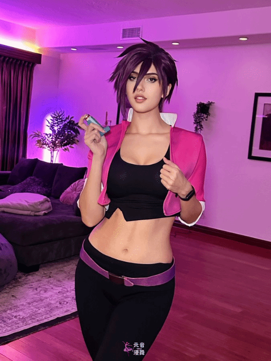 超美小姐姐cos隐形女：前凸后翘身材火辣