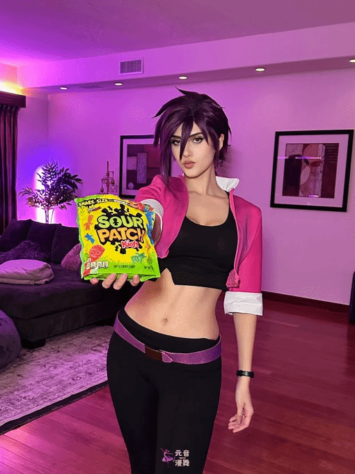 超美小姐姐cos隐形女：前凸后翘身材火辣