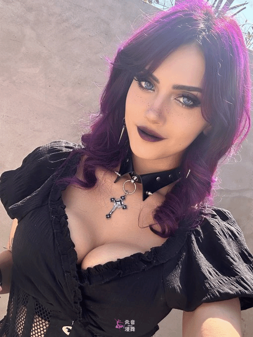 超美小姐姐cos隐形女：前凸后翘身材火辣