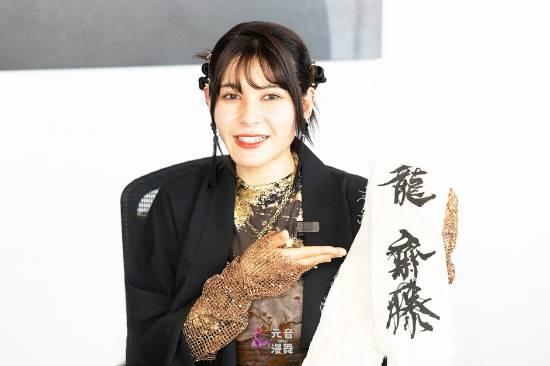 《羊蹄山》性感美女演员：饰演女主是我一生的荣耀