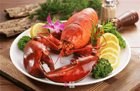 英国政府宣布禁止活煮龙虾、螃蟹 餐饮行业怒了